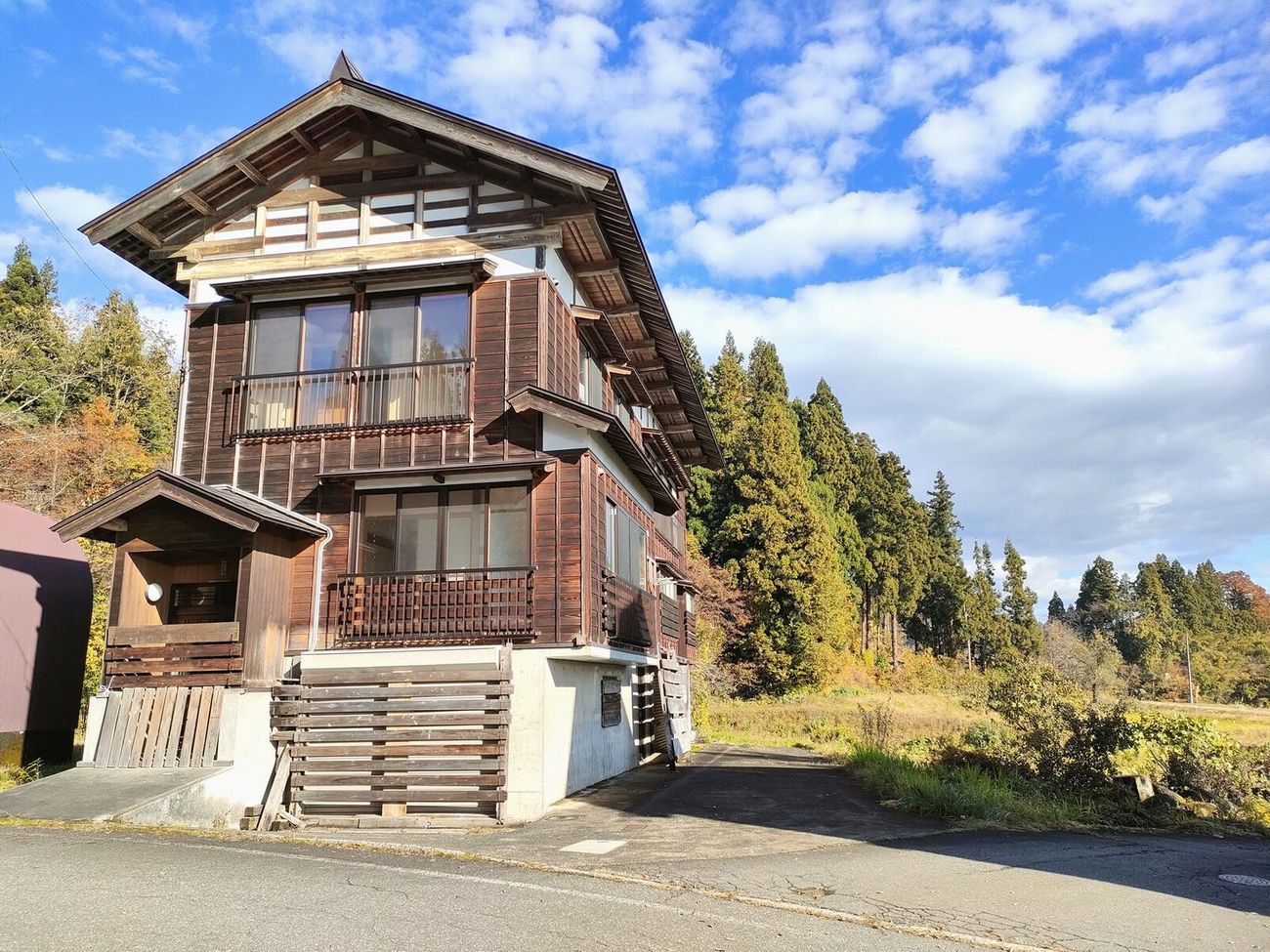 小千谷市真人町 広大な敷地に建つ趣ある家 2