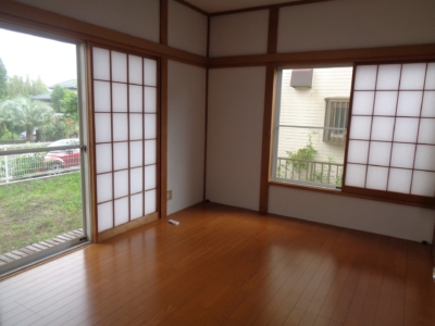 1階板間６帖、畳から板間へ(内装)