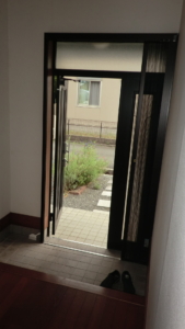 (玄関)