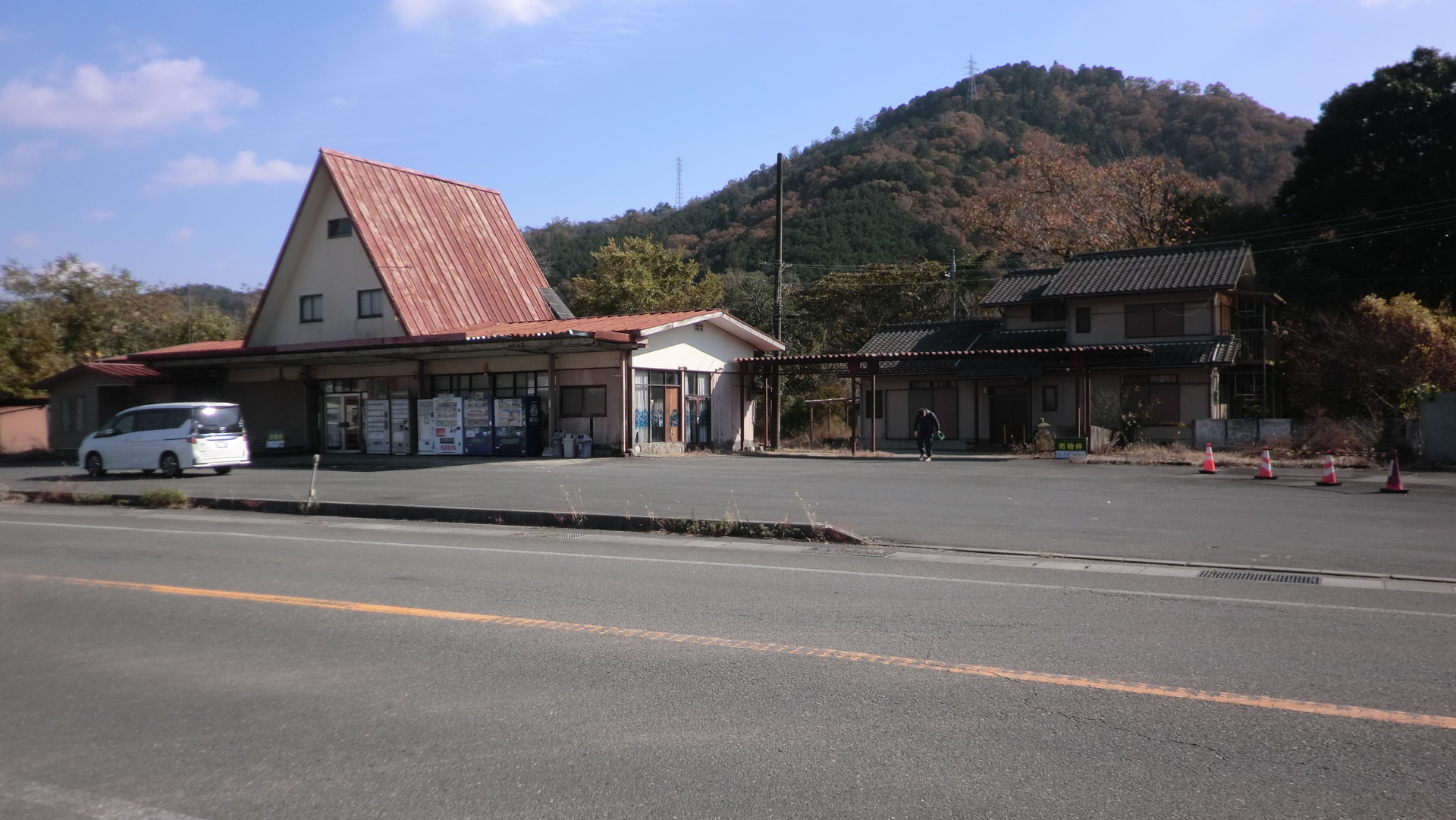 京丹波町富田長野 敷地524.72坪の国道27線沿いで多目的利用ができる住宅・元店舗・倉庫付き事業向き 2