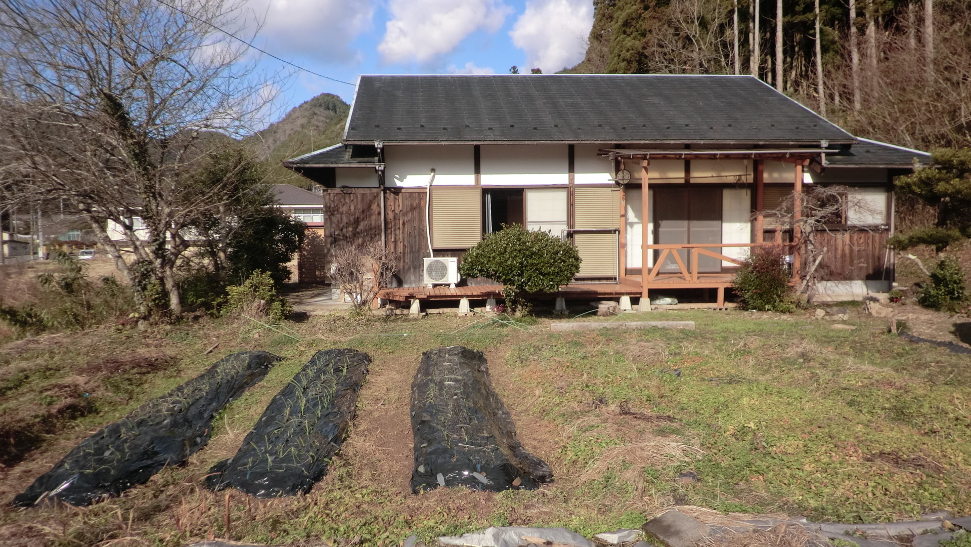 丹波市山南町上滝 平家2LDK 築25年 焼き杉板張りと丸太梁がお洒落れな家 3