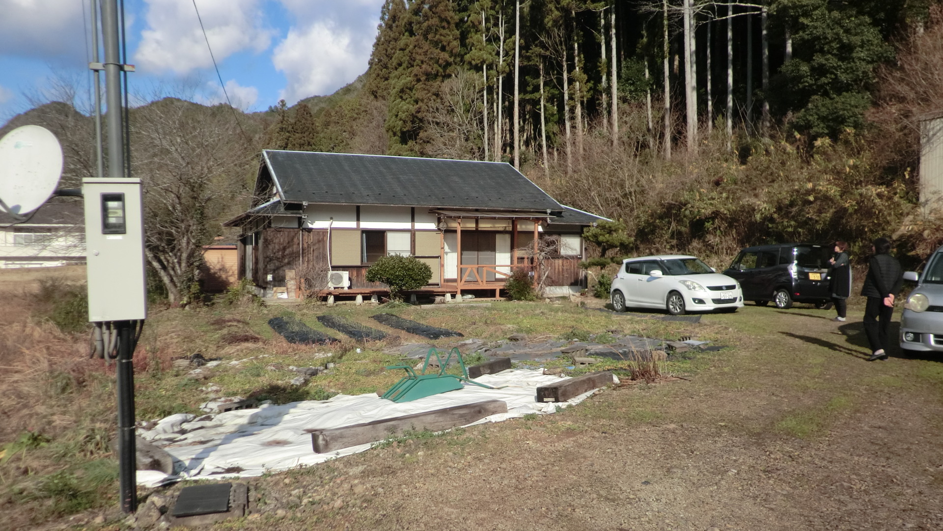 丹波市山南町上滝 平家2LDK 築25年 焼き杉板張りと丸太梁がお洒落れな家 4