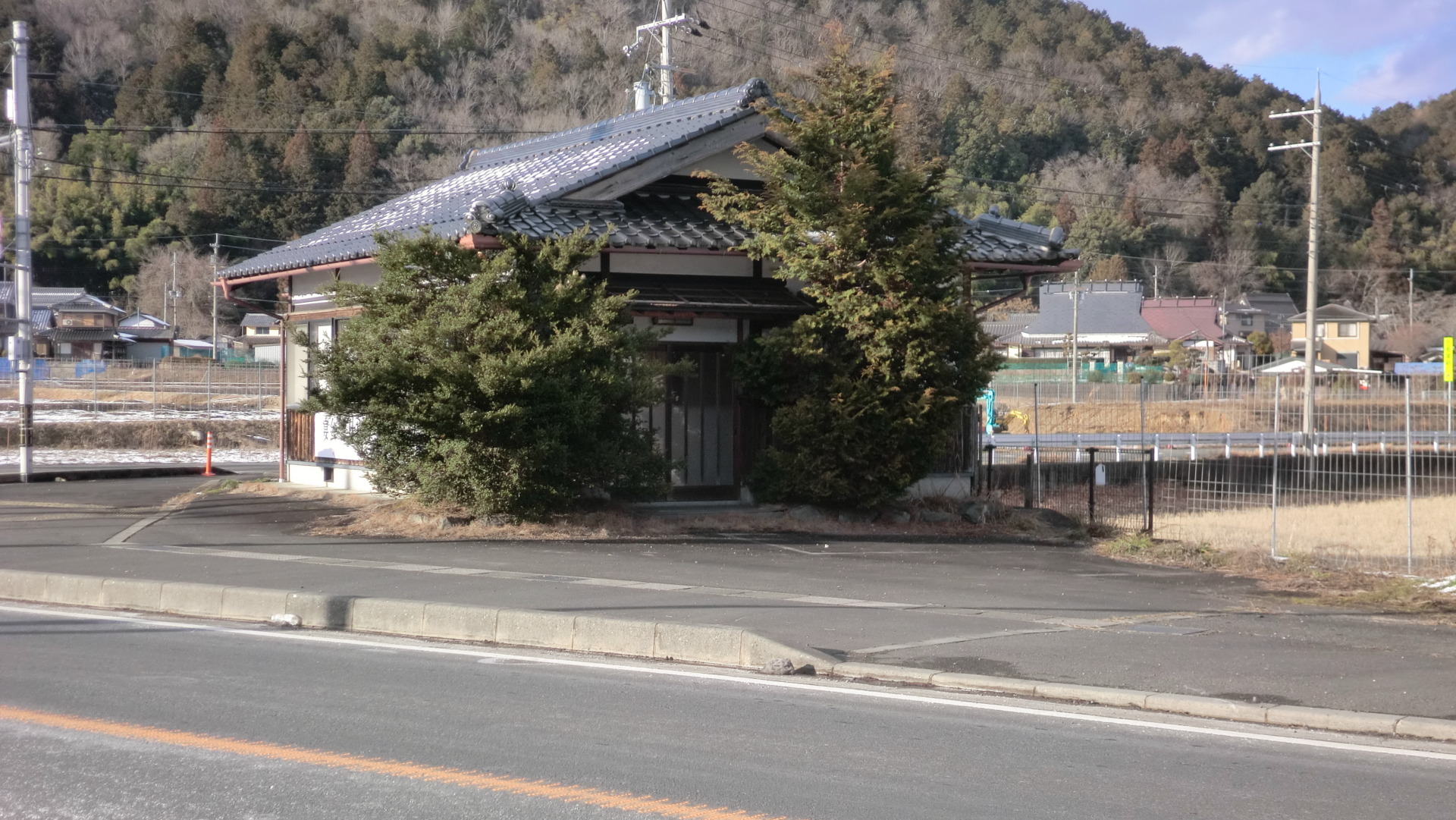 京丹波町 国道9号線沿いの角地 平家店舗(民芸茶屋・古民家風の外観) 3