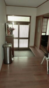 (玄関)