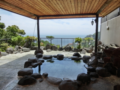 海を望む露天風呂