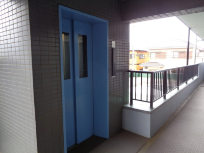 エレベーター2階