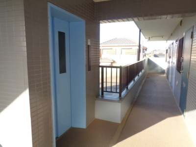 エレベーター2階