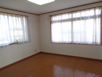 ２階東南角８帖