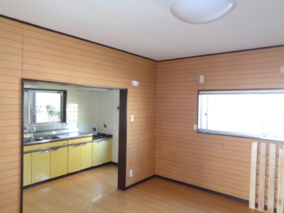 リビングよりキッチン見る