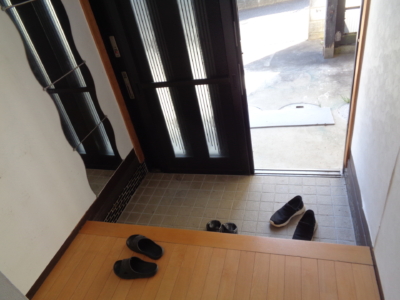 玄関引き戸取替え済み(玄関)