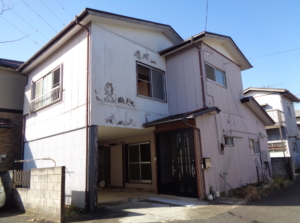 駅900m生活便利で建物きれい、地震による家の傾き有り