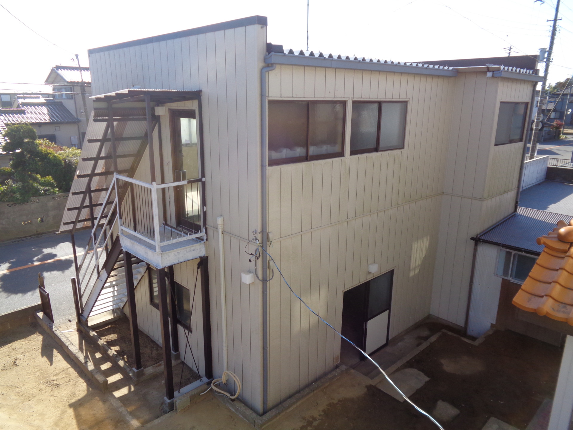 別棟電動シャッター付2階建倉庫26坪と居宅42坪 5