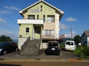 日当たり抜群・青空に映える洋風建築