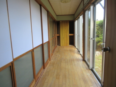 南に広縁あります