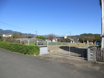 里道から土地を見る