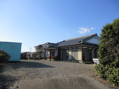 公道からの進入路より