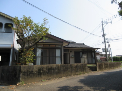 南道路で陽当り良好です(外観)