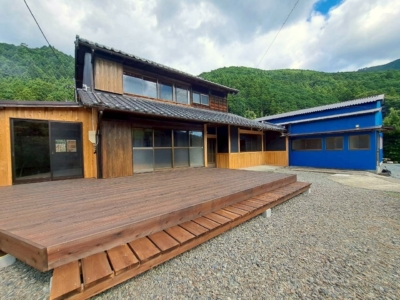 本屋外観…南向きでよく陽が当たります！