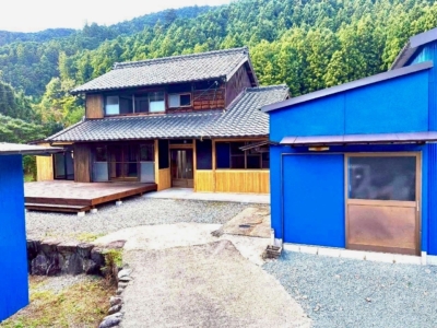 本屋外観…南向きでよく陽が当たります！