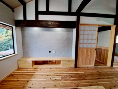 おしゃれなTV台付！壁は左官屋さんが素敵に仕上げてくれました！