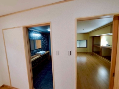 洗面、洋室の入口…