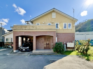 戸倉上山田温泉が徒歩圏内 バルコニーから山を望む眺望