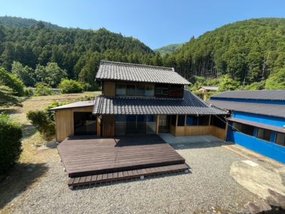 本屋外観…南向きでよく陽が当たります！