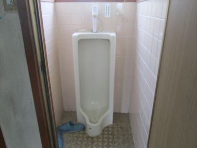 1階　男性用トイレ（水洗）