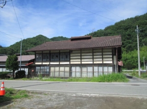 いにしえの面影を感じられる明治建築の2階建て古民家
