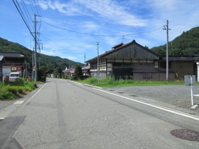 北側より　東側道路付きと母屋と土蔵(外観)