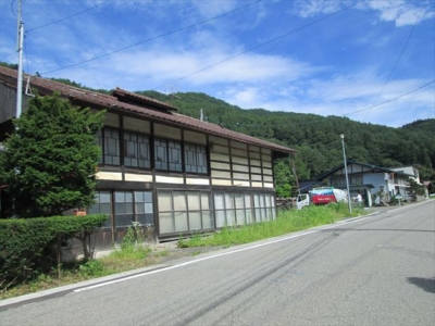 東南側より東側道路付き(外観)