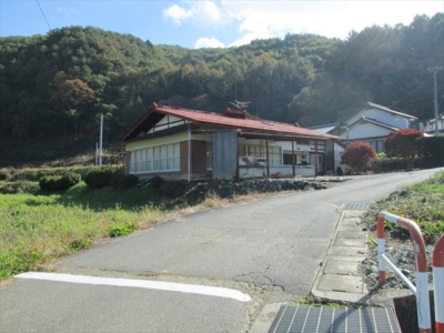 北西側より　西側道路付き(外観)