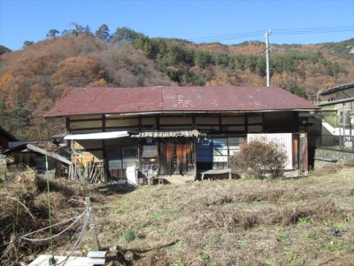 東側より（手前は地続きの畑）(外観)