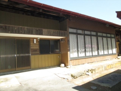 玄関先(玄関)
