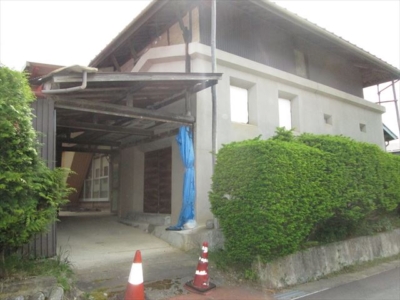 北東側より（玄関への入口付近）(外観)