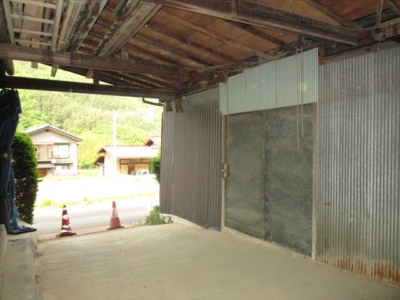 進入路方向を見る(外観)