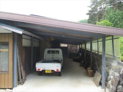 屋根下