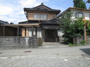 生活の利便がとっても良い立地に建つ土蔵付き2階建