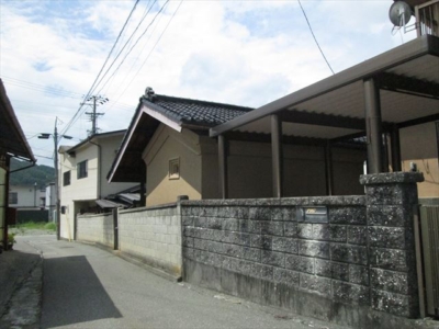 東側道路付きと土蔵とカーポート(外観)