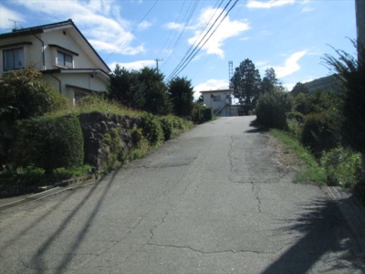 北側より　住宅と西側道路付き(周辺)