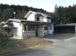 閑静な住宅地、離れが付いたコンパクトな2階建