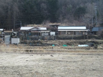 西側より（向かって右側の家です）(周辺)