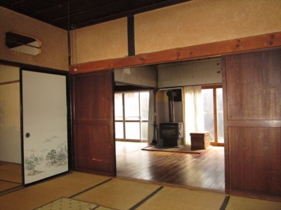 和室からリビング方向を見る