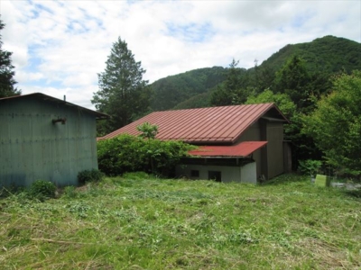 東側より（地続きの畑・倉庫・住宅）(外観)