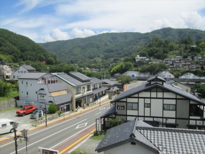 本邸　3階から望む　城下町の街並みと高遠城址公園の桜(周辺)