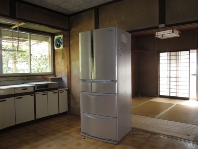 ＤＫから居間を見る(キッチン)