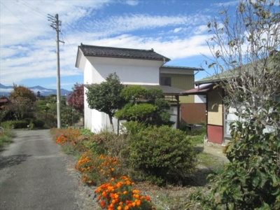 東側より　コンクリートブロック造の2階建倉庫(外観)