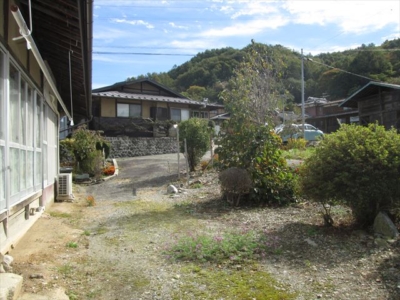 西側より　庭先(外観)