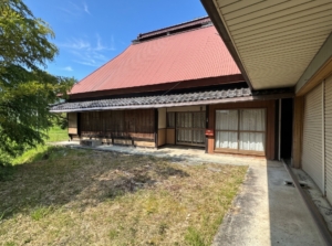 重厚な大屋根が魅せる、蔵付き古民家～伊賀市諏訪大字下出～