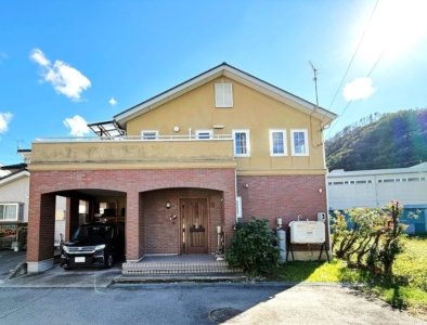 1996年三井ホーム施工、全体的に欧風デザインですが、和室もあります。(外観)